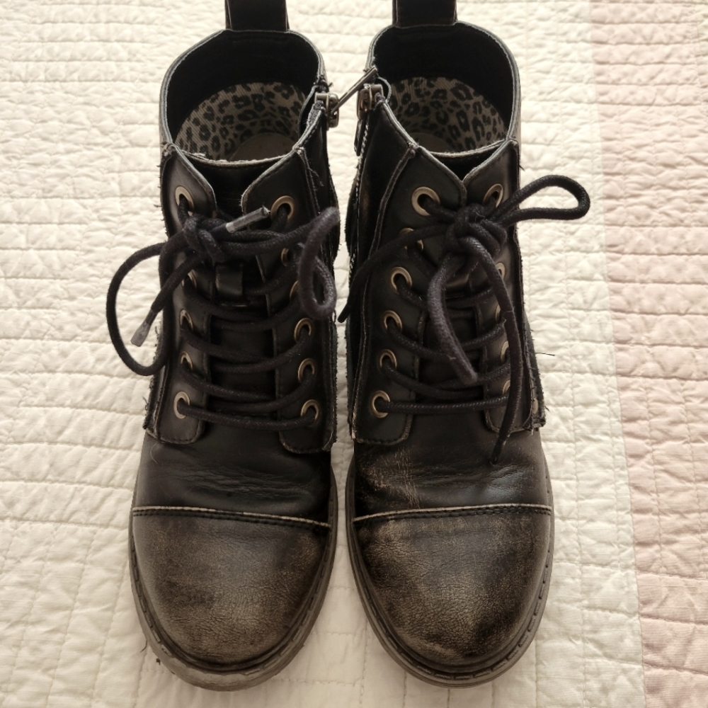 Billabong Brown Distressed Zip Boots (sz: 6)